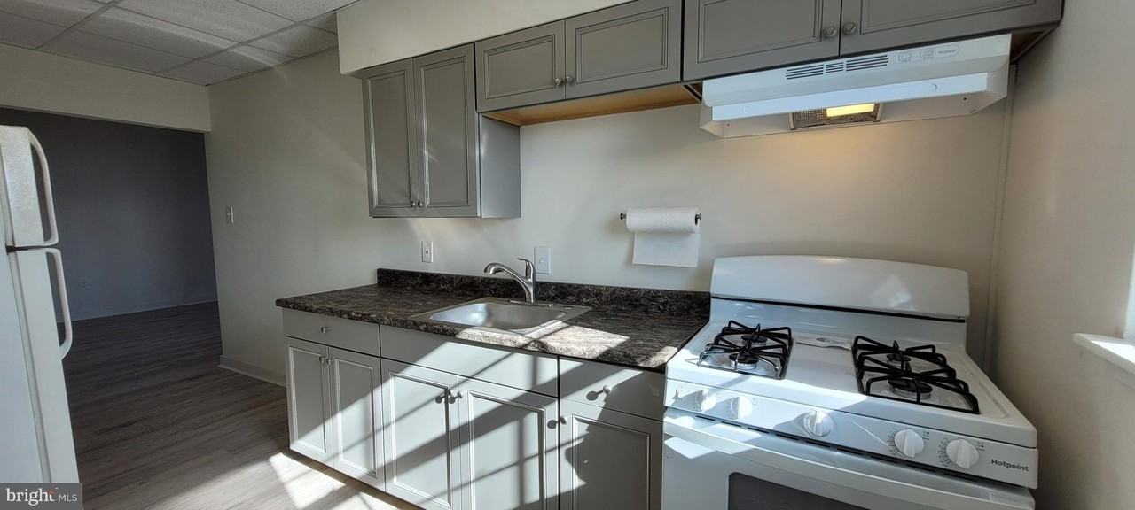 3 W Park Ave Apt 1 #1 - Photo 6 of 10