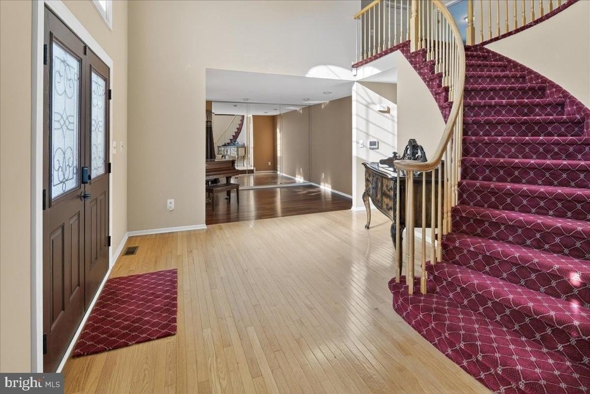 7 Redwood Ct - Photo 2 of 50