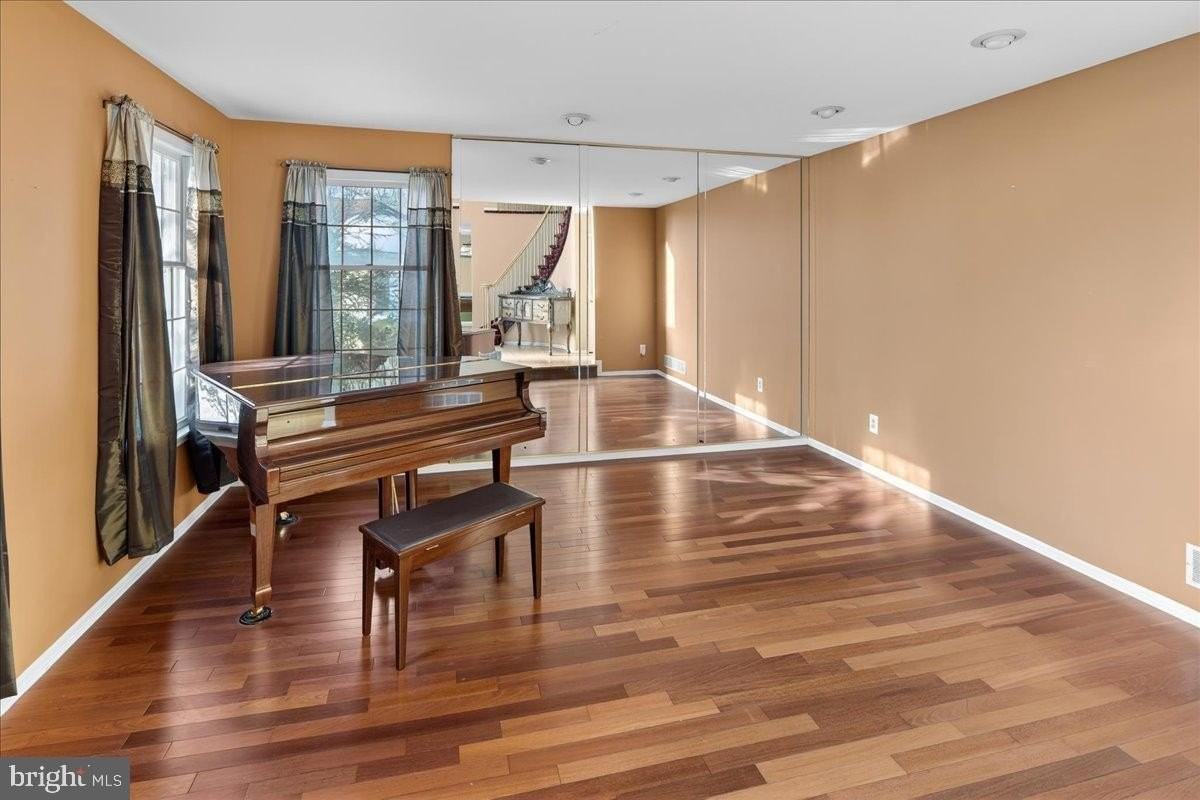 7 Redwood Ct - Photo 4 of 50