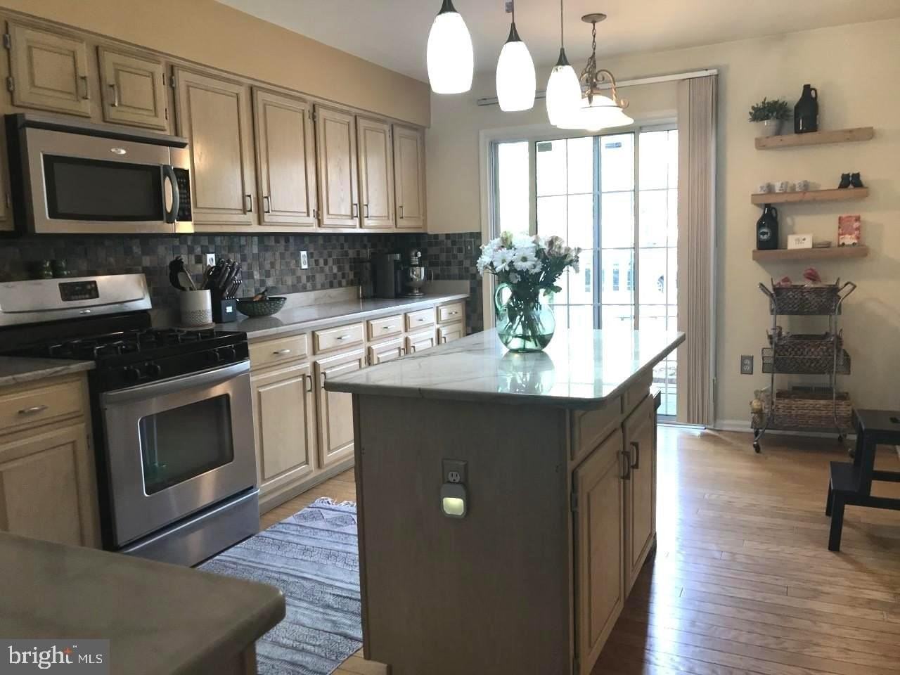 301 Deer Run Ct - Photo 2 of 22