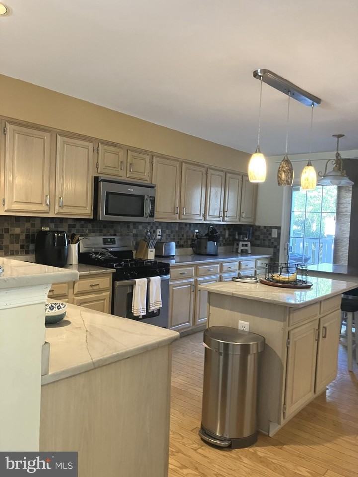 301 Deer Run Ct - Photo 3 of 22