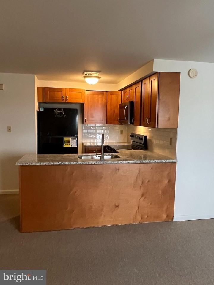 643 Main St Apt C3 #C3 - Photo 4 of 11