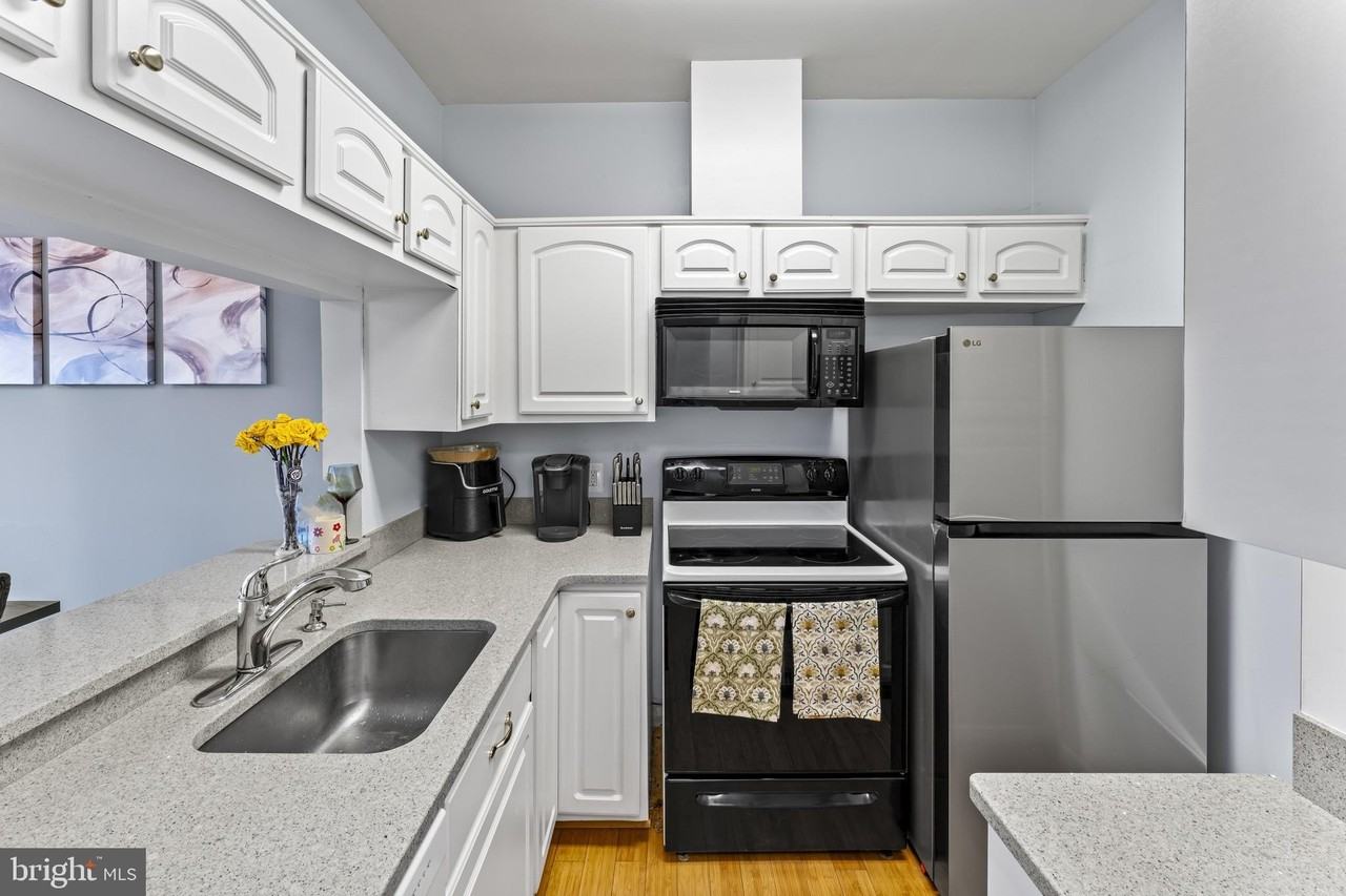 301 S Reynolds St Apt 202 #202 - Photo 5 of 12