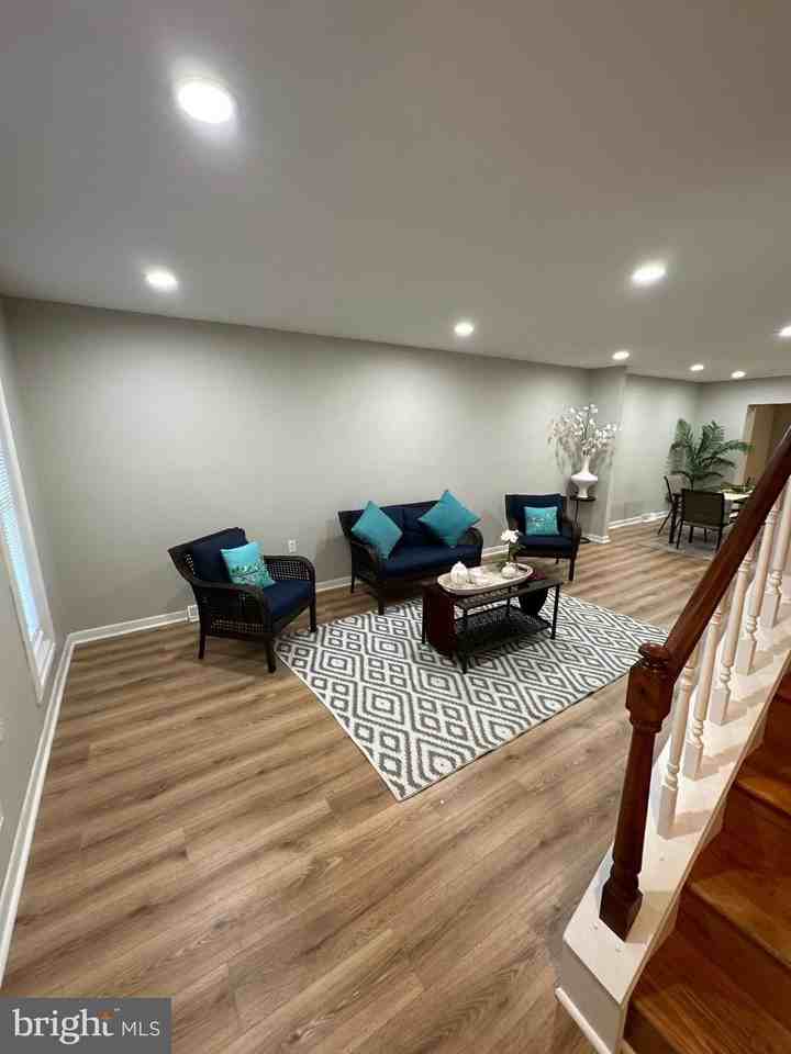 6521 Gildar St - Photo 4 of 50