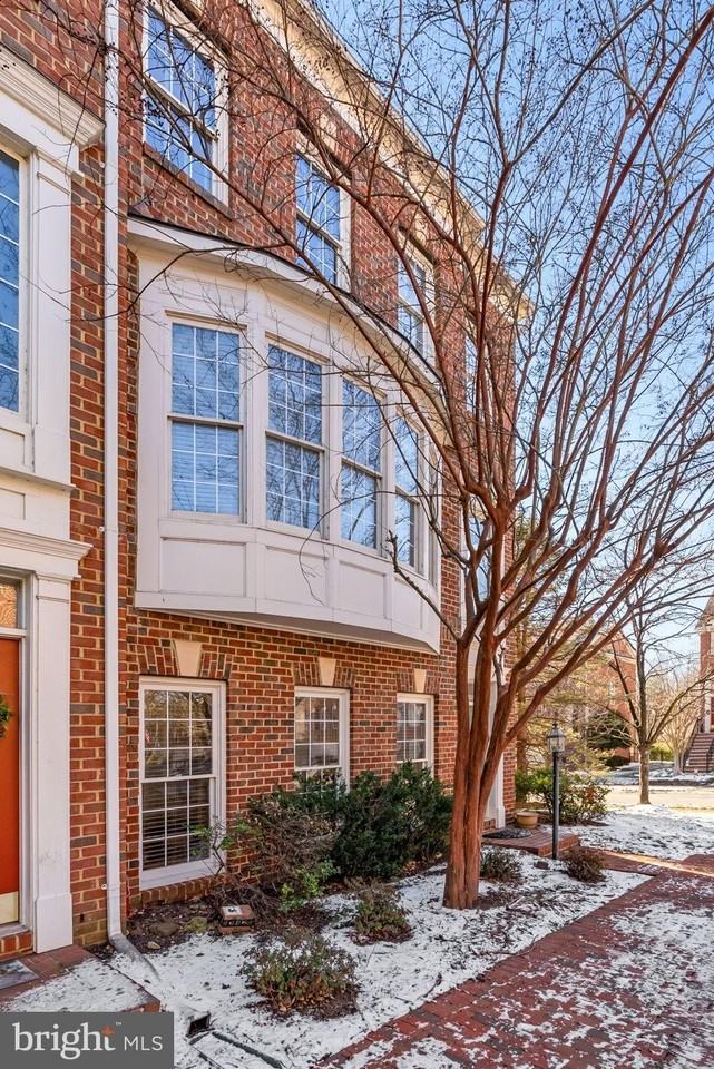 43789 Water Bay Ter - Photo 2 of 50