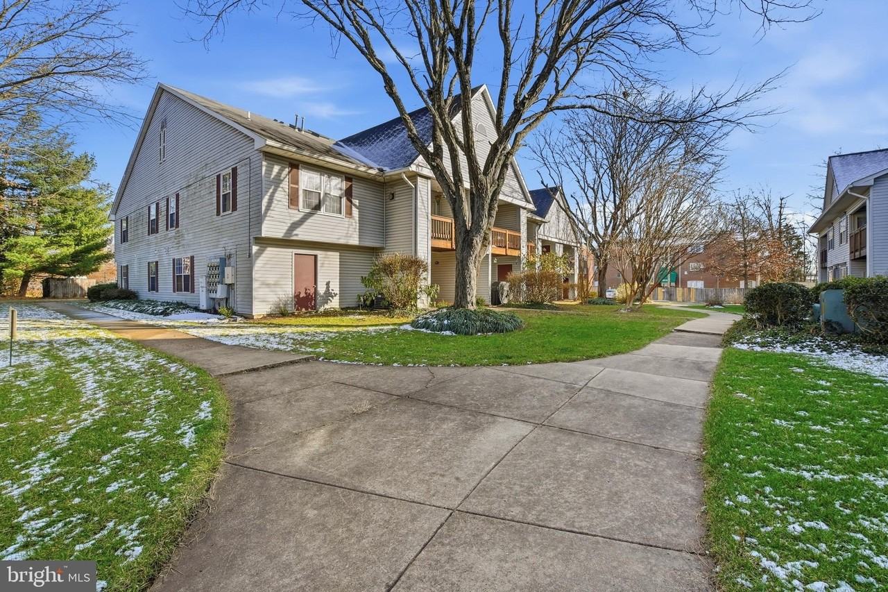 9212 Azure Ct Apt 102 #102 - Photo 3 of 27