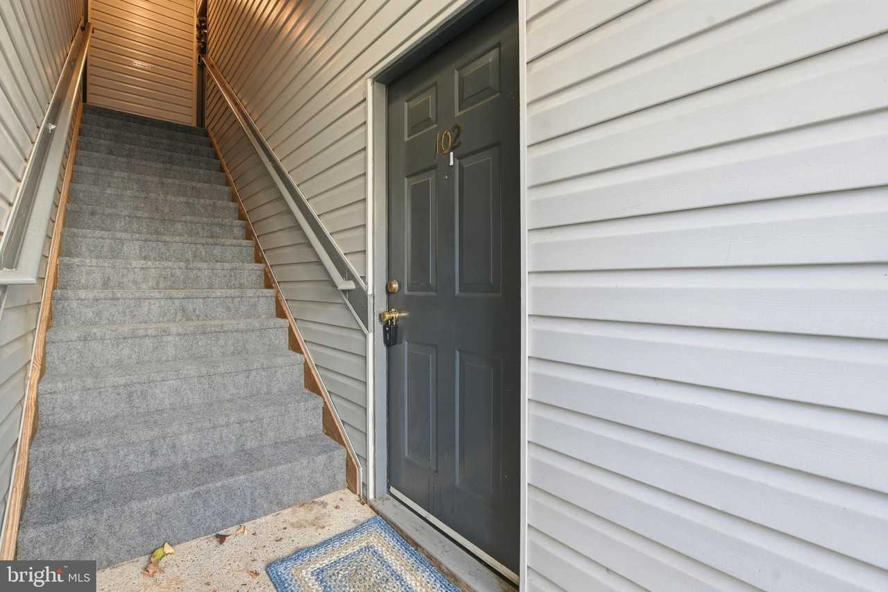 9212 Azure Ct Apt 102 #102 - Photo 4 of 27