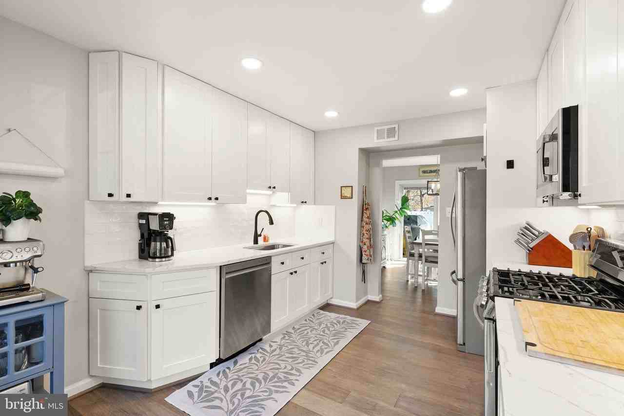 7393 Colton Ln - Photo 4 of 35