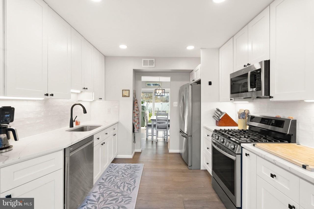 7393 Colton Ln - Photo 6 of 35