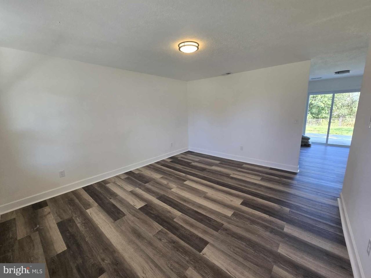 254 Princeton St - Photo 5 of 28