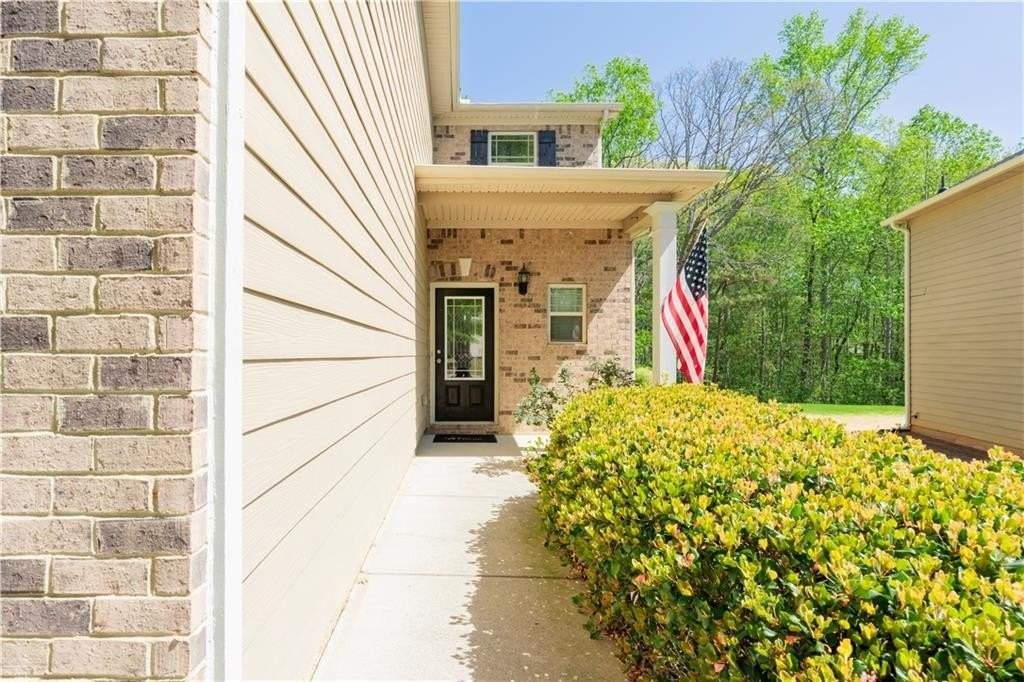 5555 Hedge Brook Dr - Photo 3 of 15