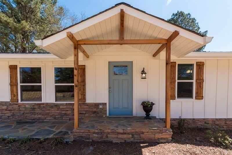 4882 Sugar Pike Rd - Photo 3 of 40