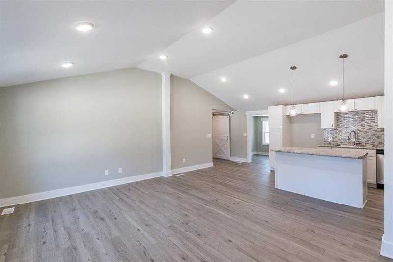 4882 Sugar Pike Rd - Photo 5 of 40