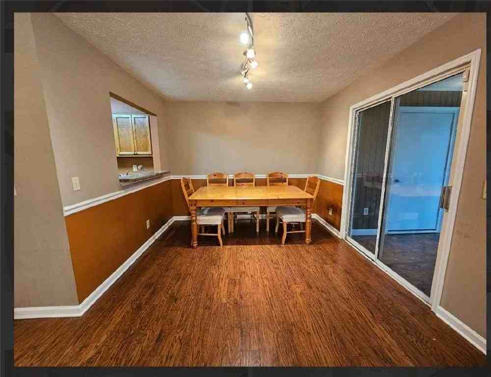 2539 Oakridge Pl - Photo 6 of 14