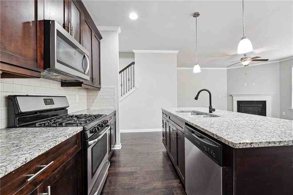 5550 Lightheart Ct - Photo 4 of 12