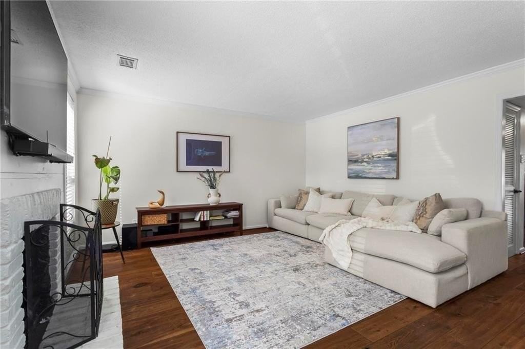 1028 Riverbend Club Dr Se - Photo 3 of 30