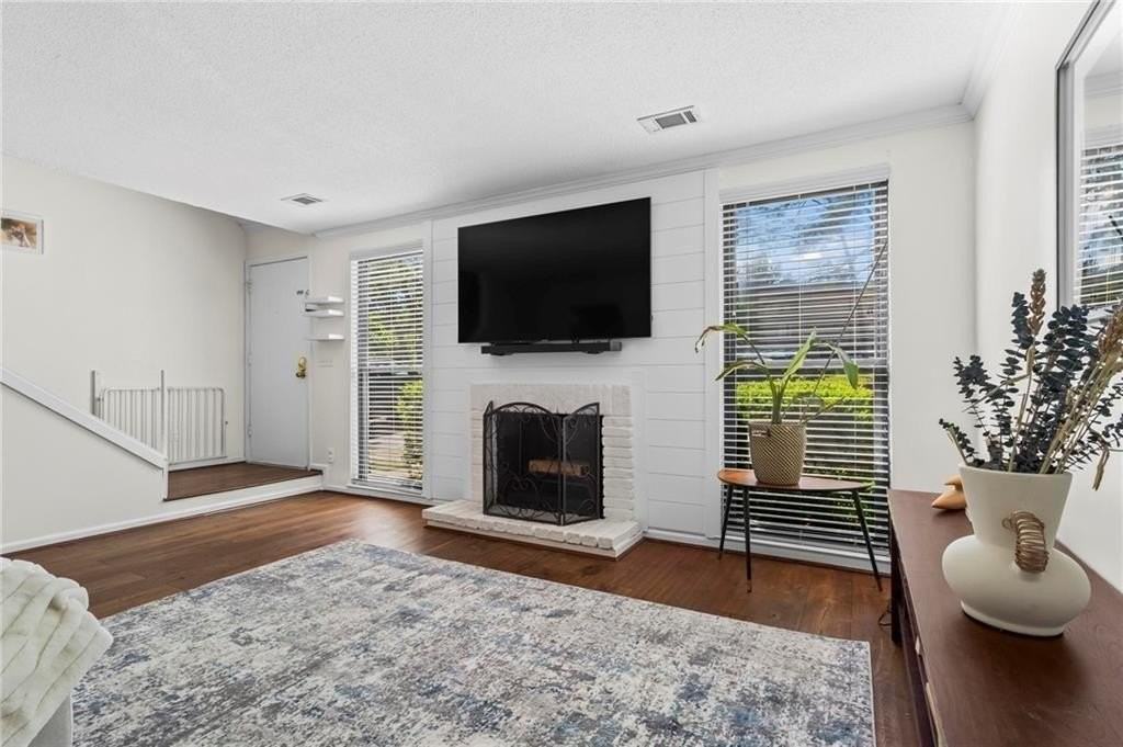 1028 Riverbend Club Dr Se - Photo 5 of 30