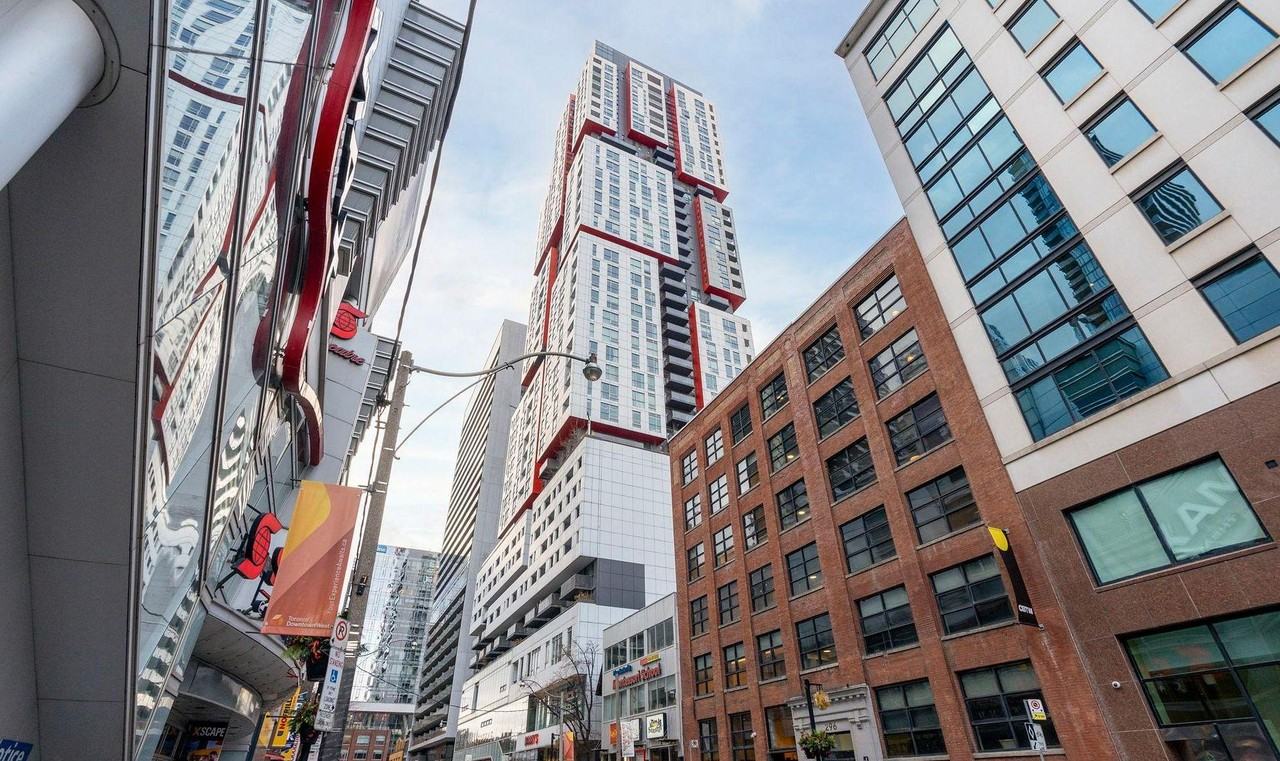 318 Richmond Street West - Photo 2 of 42