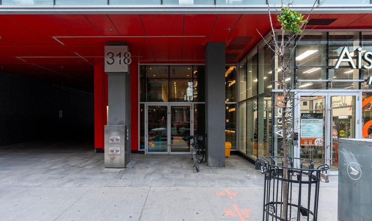 318 Richmond Street West - Photo 3 of 42