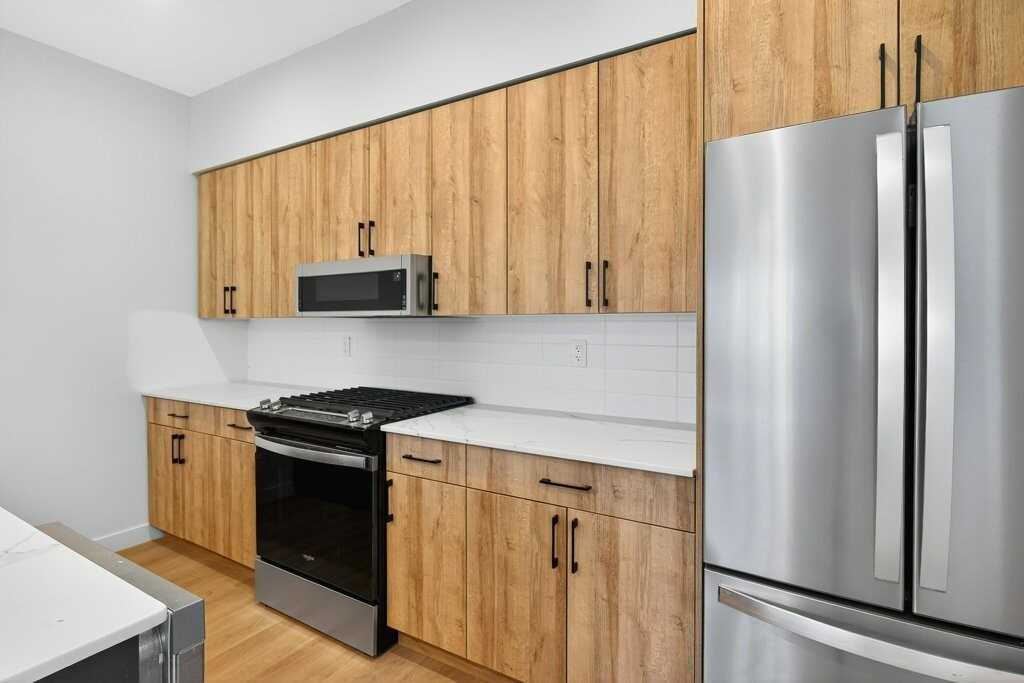 10335 135 St Nw - Photo 7 of 34