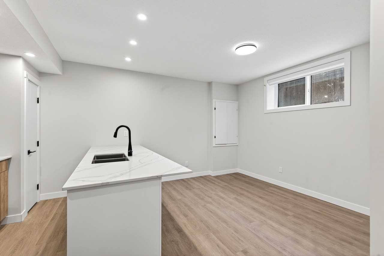 10335 135 St Nw - Photo 2 of 25