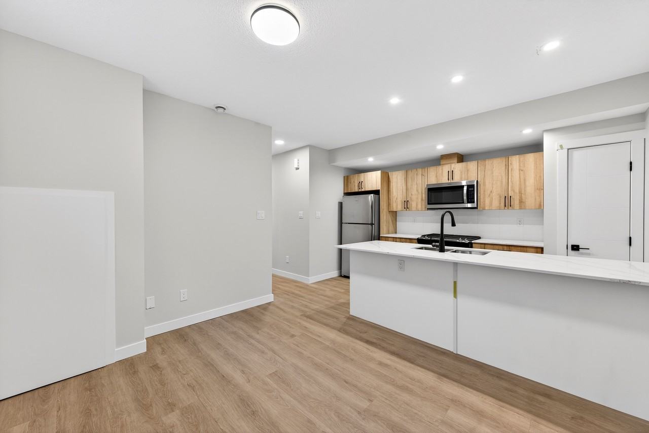 10335 135 St Nw - Photo 3 of 25