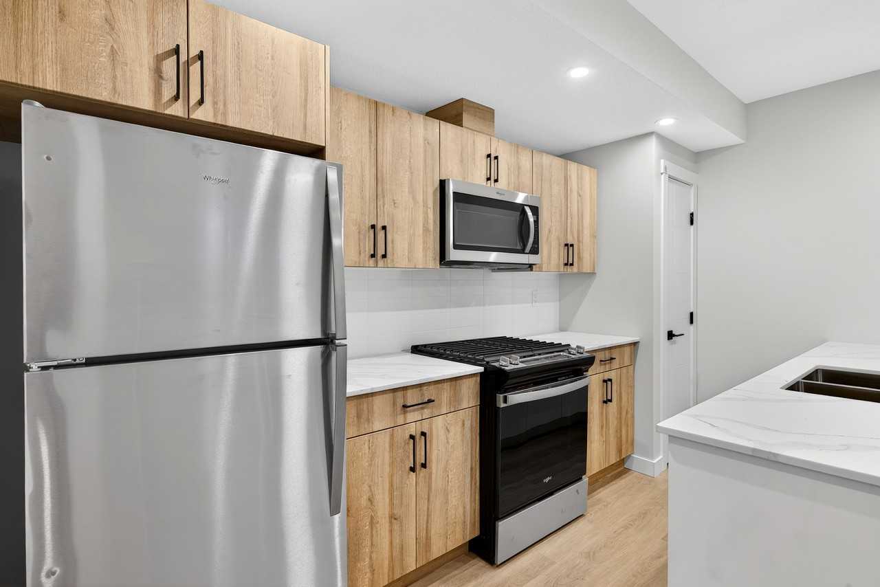 10335 135 St Nw - Photo 7 of 25