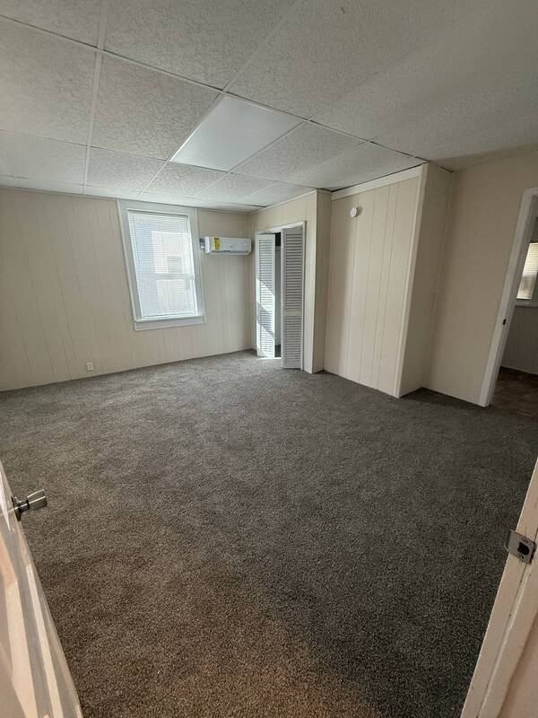 204 Spring St - Photo 4 of 7