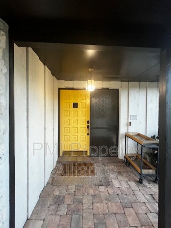 4044 Tenita Dr - Photo 5 of 45