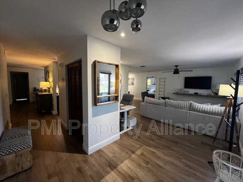 4044 Tenita Dr - Photo 7 of 45