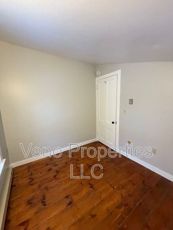 1 Pleasant St #2W - Photo 5 of 6