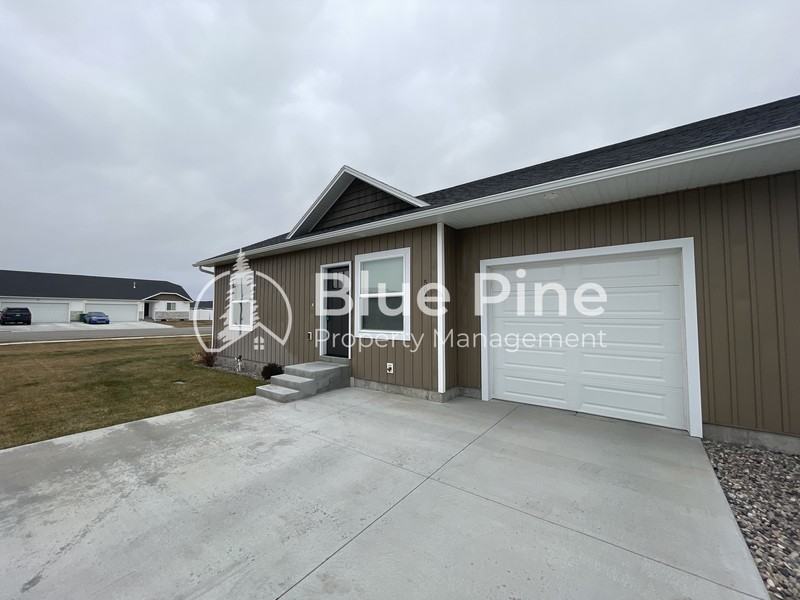 5844 Wildrose Ave - Photo 2 of 29