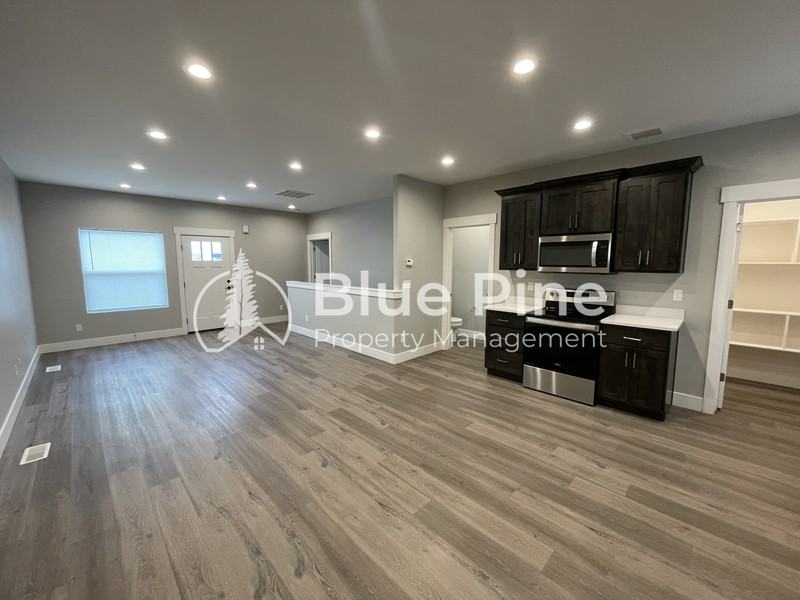 5844 Wildrose Ave - Photo 5 of 29