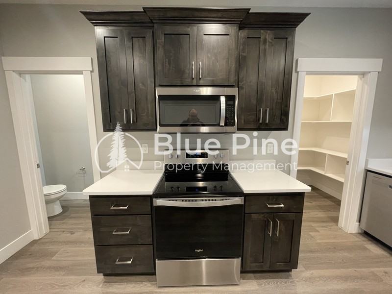 5844 Wildrose Ave - Photo 6 of 29