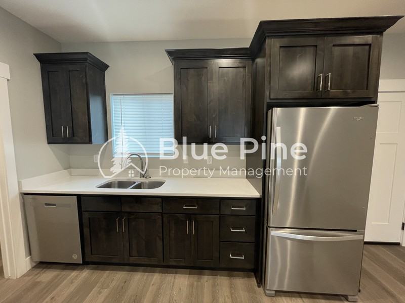 5844 Wildrose Ave - Photo 7 of 29