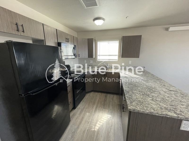 5850 N Freedom Rd #3 - Photo 4 of 10