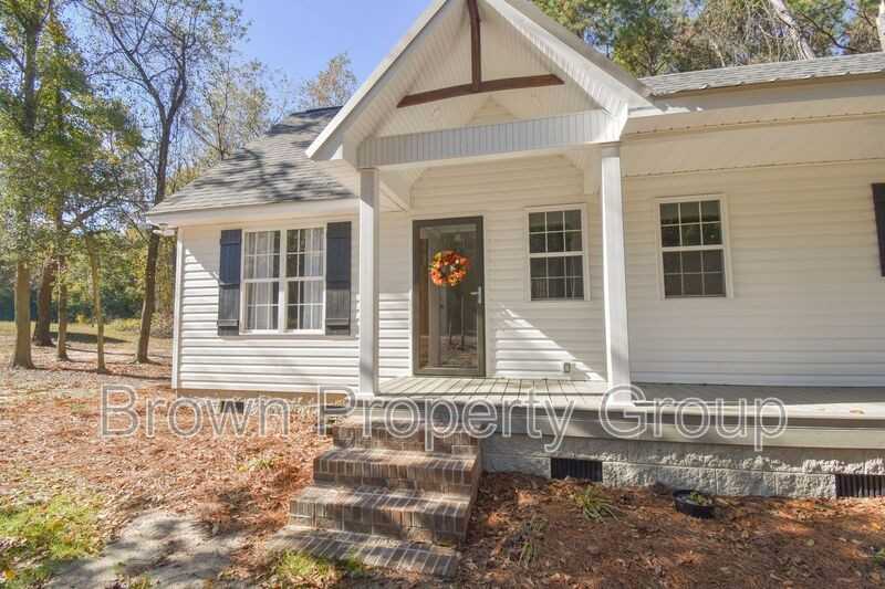 885 Simmons Rd - Photo 3 of 25