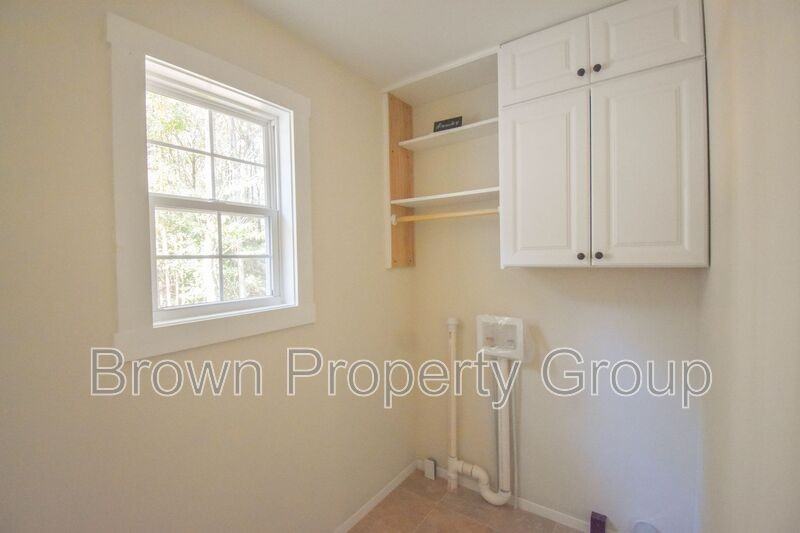 885 Simmons Rd - Photo 7 of 25