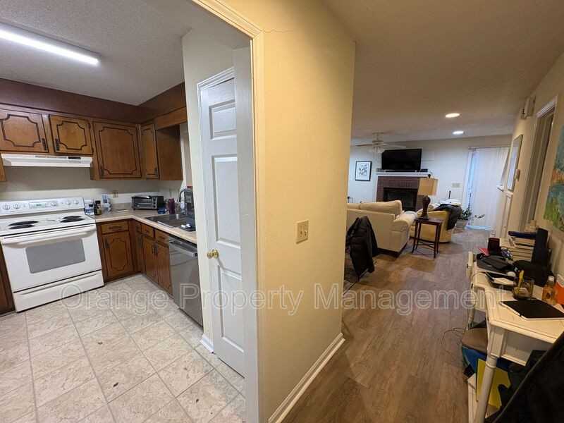 112 College Heights Blvd - Photo 2 of 16