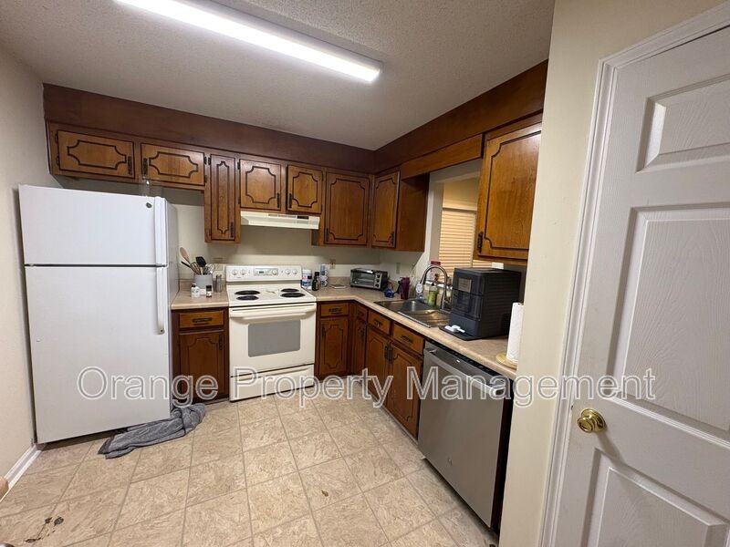 112 College Heights Blvd - Photo 4 of 16