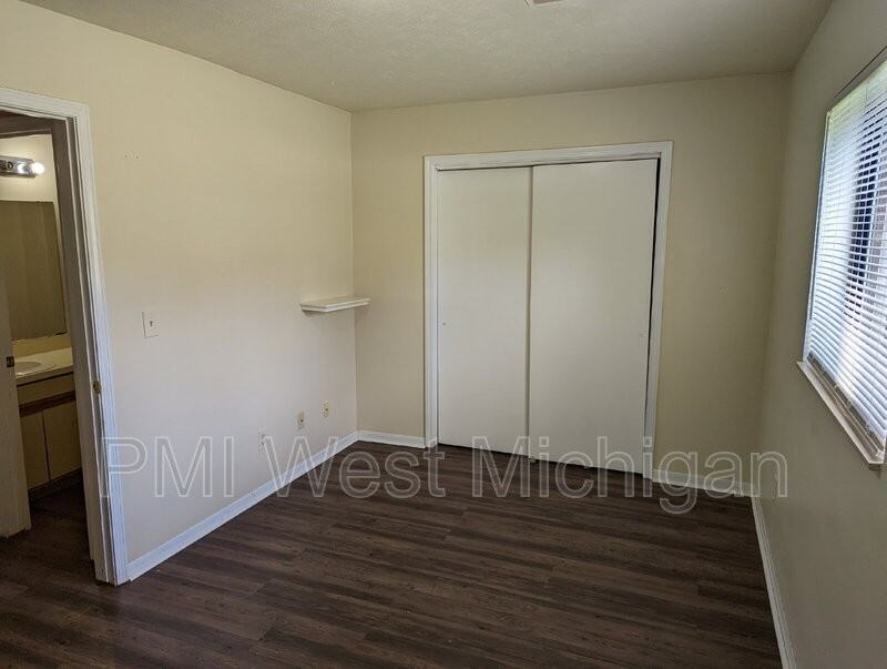 6087 In The Pines Dr Se - Photo 4 of 10