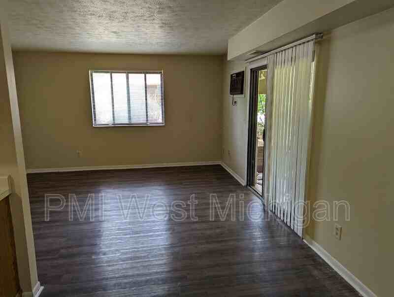 6087 In The Pines Dr Se - Photo 7 of 10