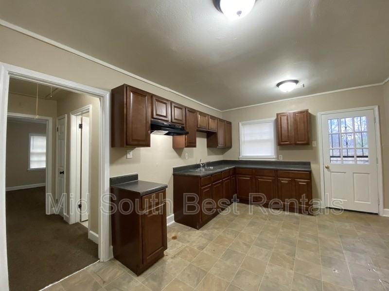 3384 Buchanan Ave - Photo 4 of 14