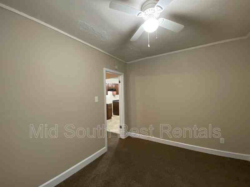 3384 Buchanan Ave - Photo 7 of 14