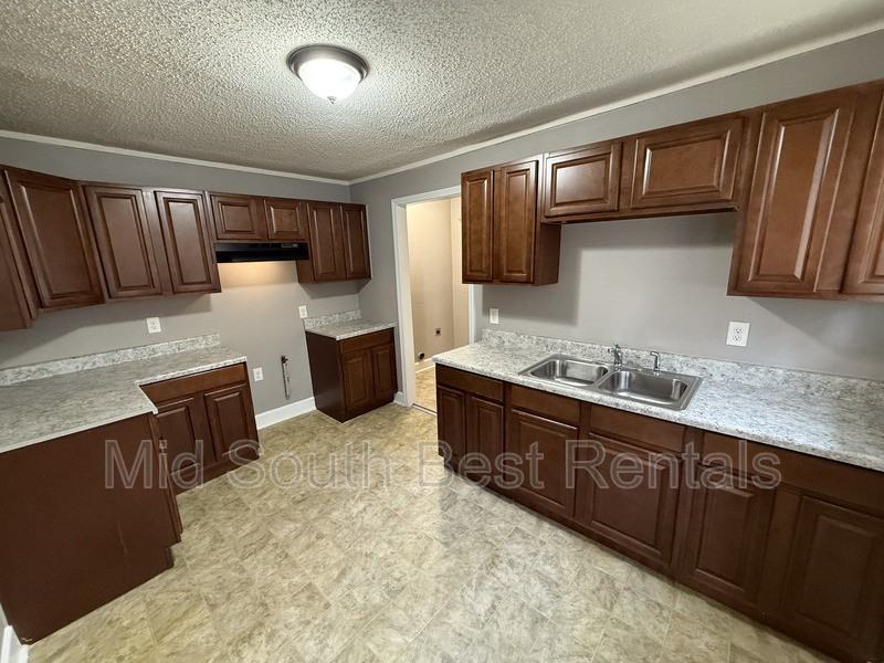 1385 Chadwick Cir - Photo 5 of 10