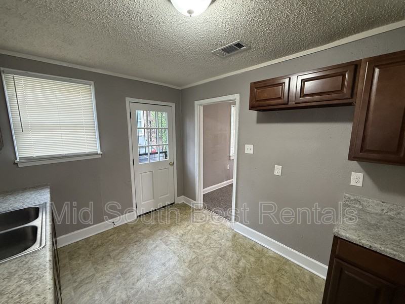 1385 Chadwick Cir - Photo 6 of 10