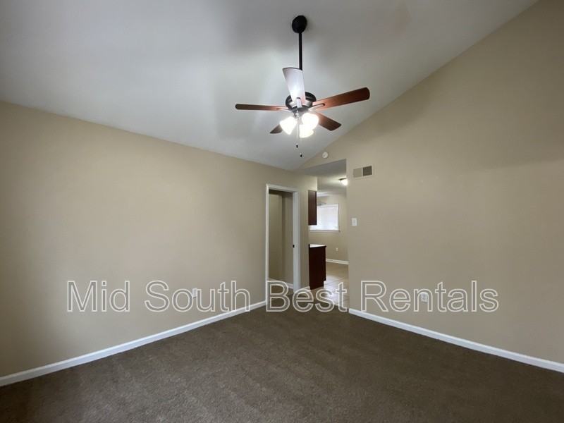 4303 Shadcrest Cv - Photo 3 of 16