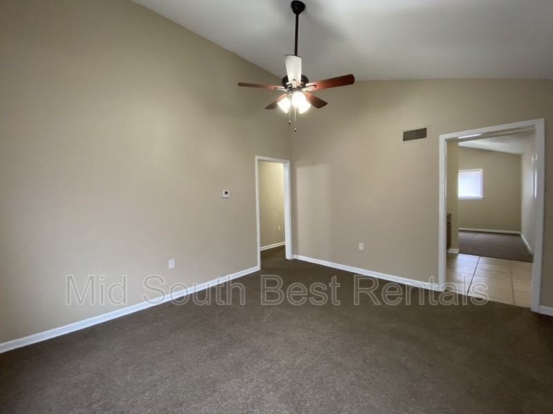 4303 Shadcrest Cv - Photo 4 of 16