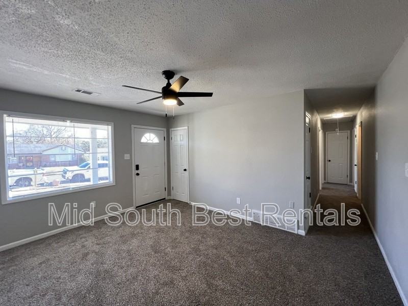 3999 Glenbrook St - Photo 3 of 14