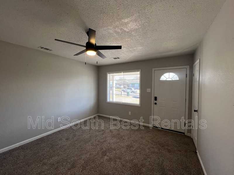 3999 Glenbrook St - Photo 4 of 14